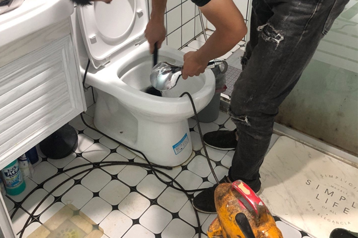 滨城马桶堵塞自己疏通还是找师傅?专业上门服务让你省时更省心